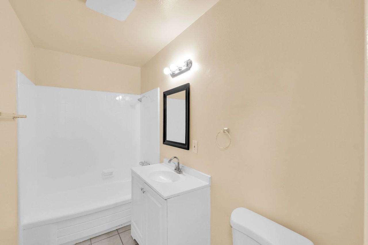 Ramona Garden Apartments - Photo 4 of 18