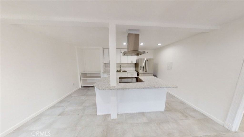 1030 W Macarthur Blvd #10 - Photo 2 of 21