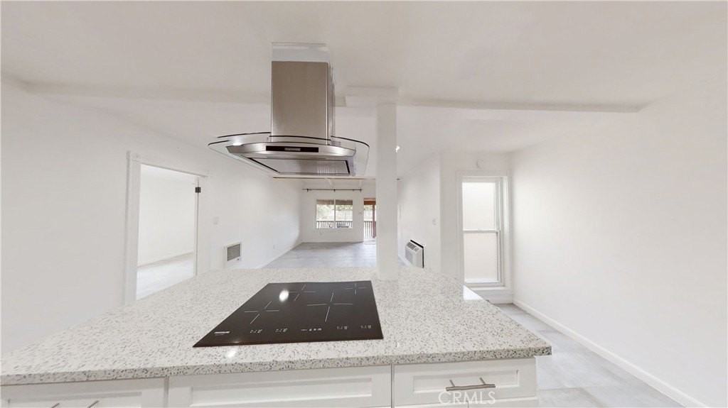 1030 W Macarthur Blvd #10 - Photo 3 of 21