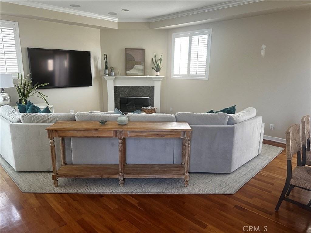 425 11th St - Photo 2 of 26