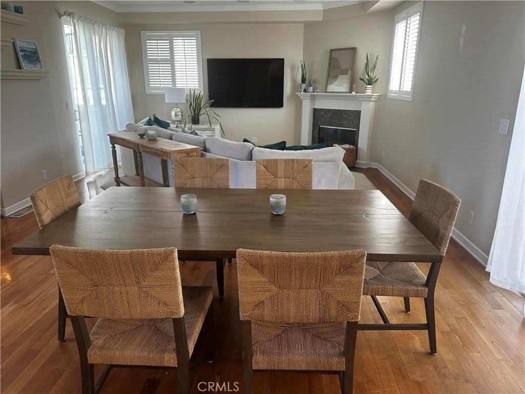 425 11th St - Photo 4 of 26