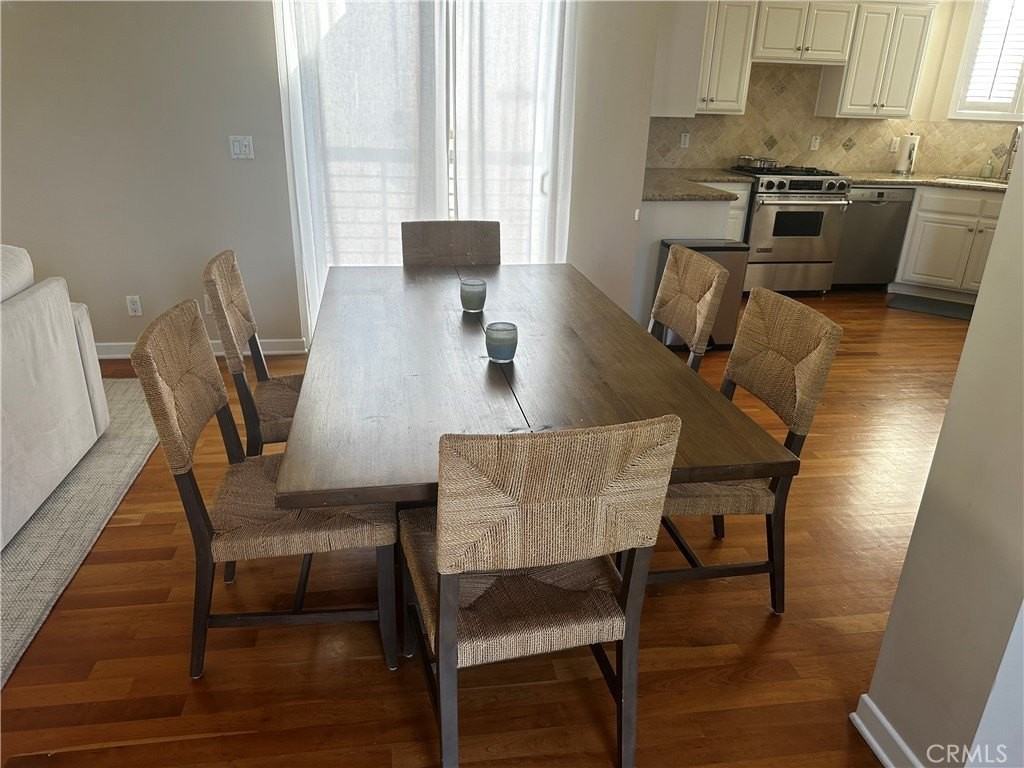 425 11th St - Photo 5 of 26