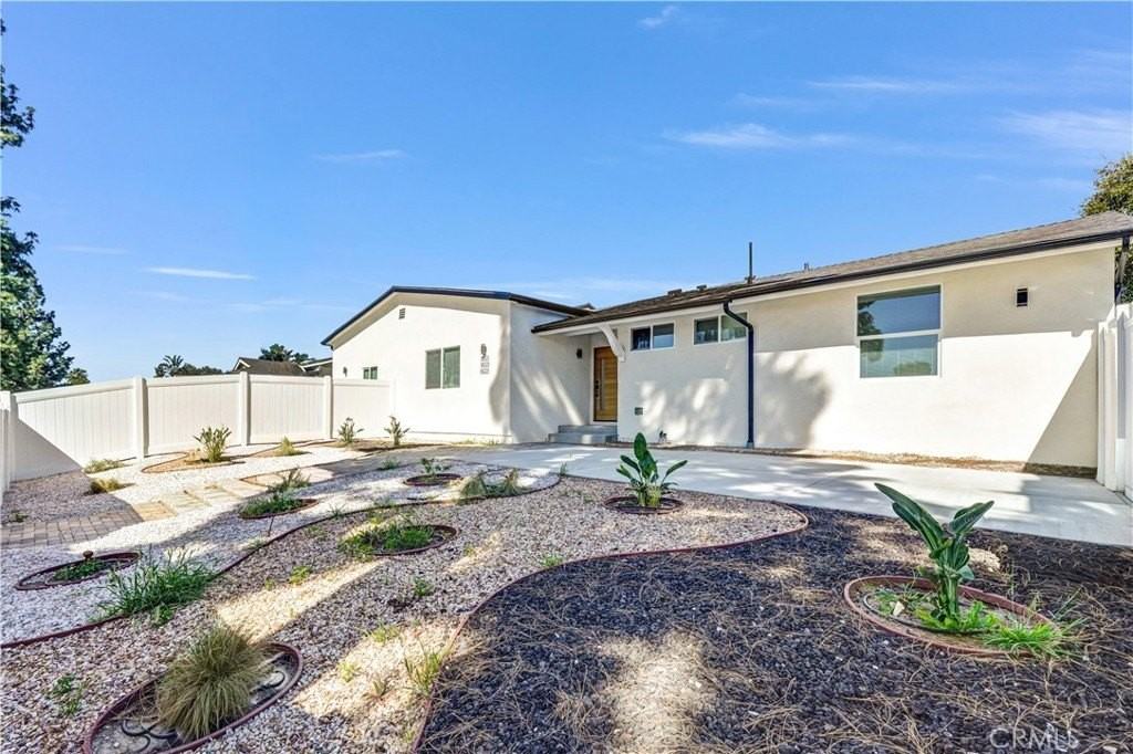 18225 Chatsworth St - Photo 2 of 35