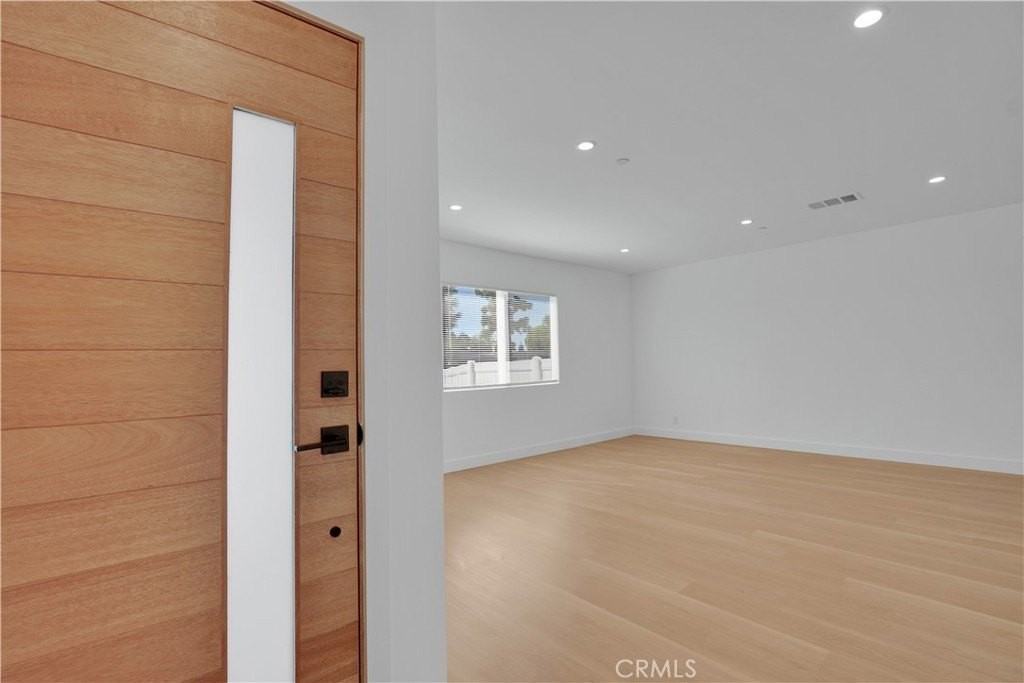 18225 Chatsworth St - Photo 3 of 35