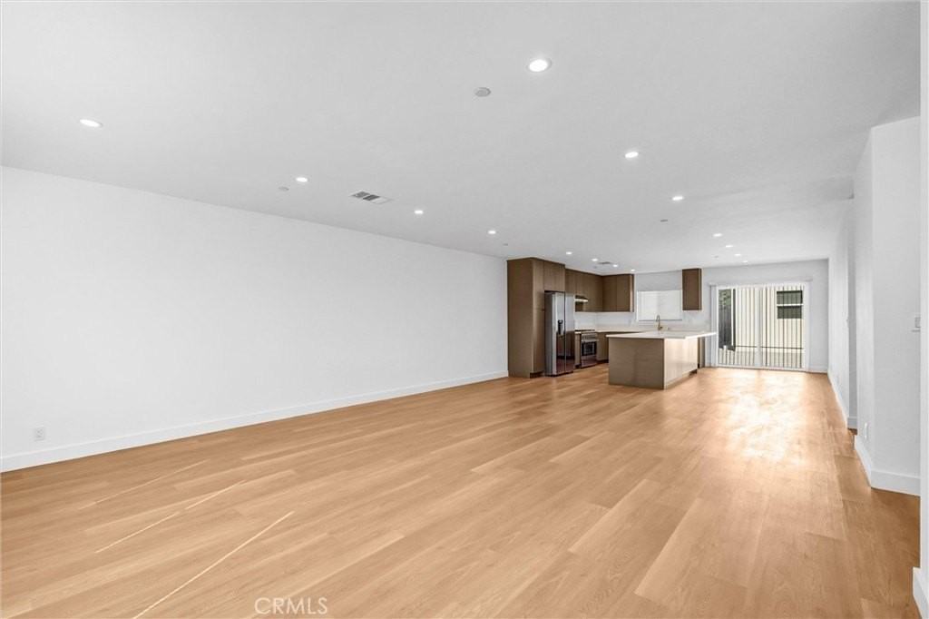 18225 Chatsworth St - Photo 4 of 35