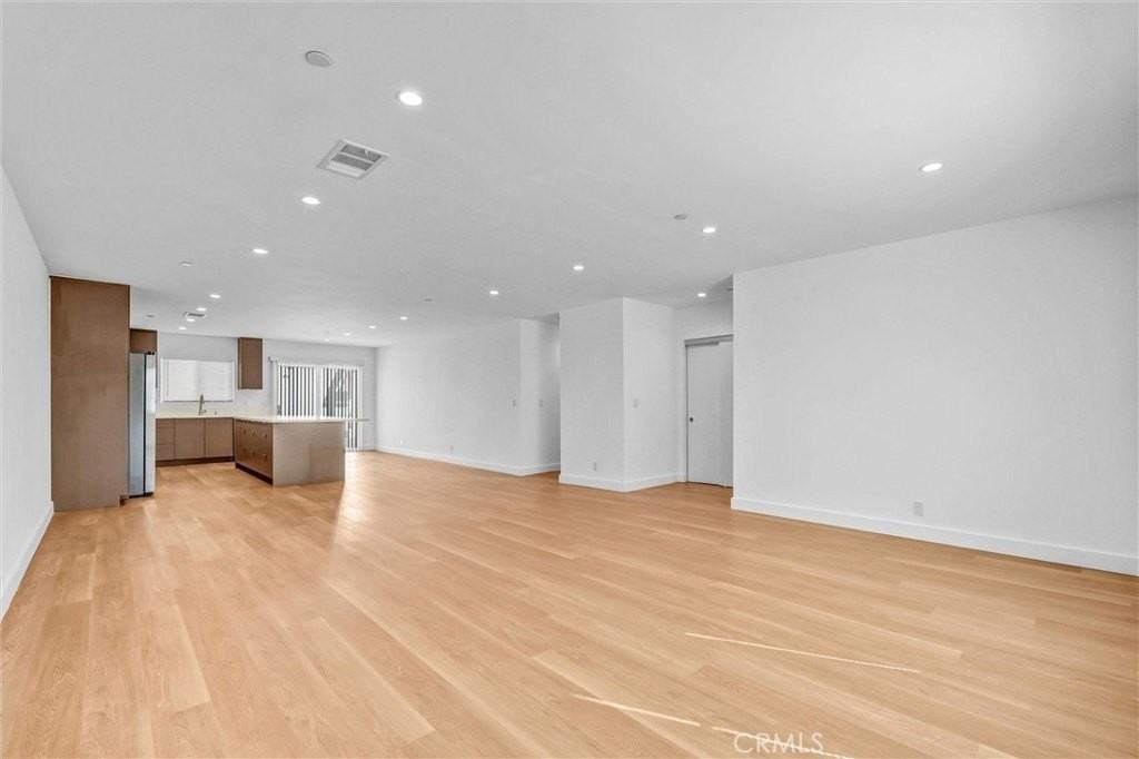 18225 Chatsworth St - Photo 5 of 35