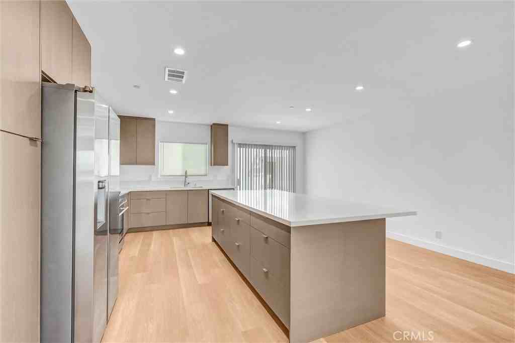 18225 Chatsworth St - Photo 6 of 35