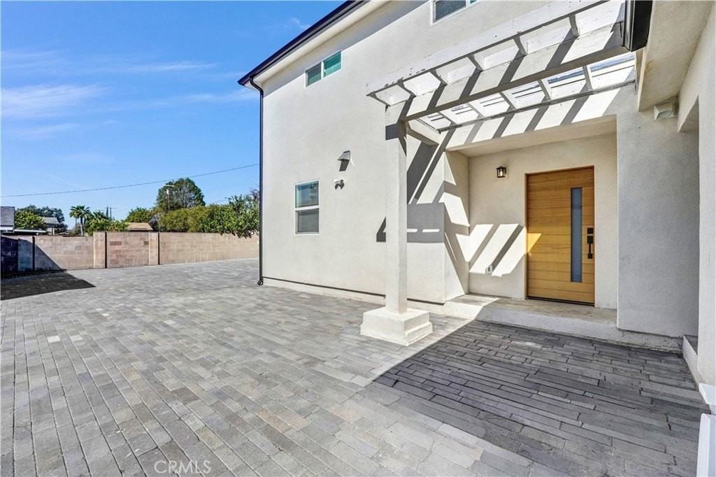 18221 Chatsworth St #A - Photo 2 of 26