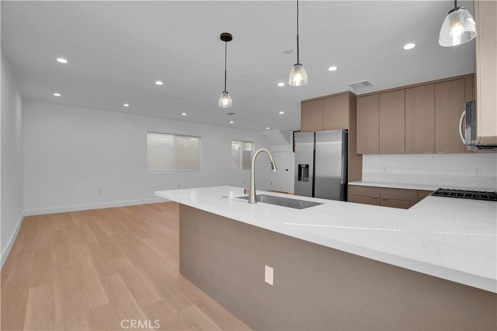 18221 Chatsworth St #A - Photo 4 of 26