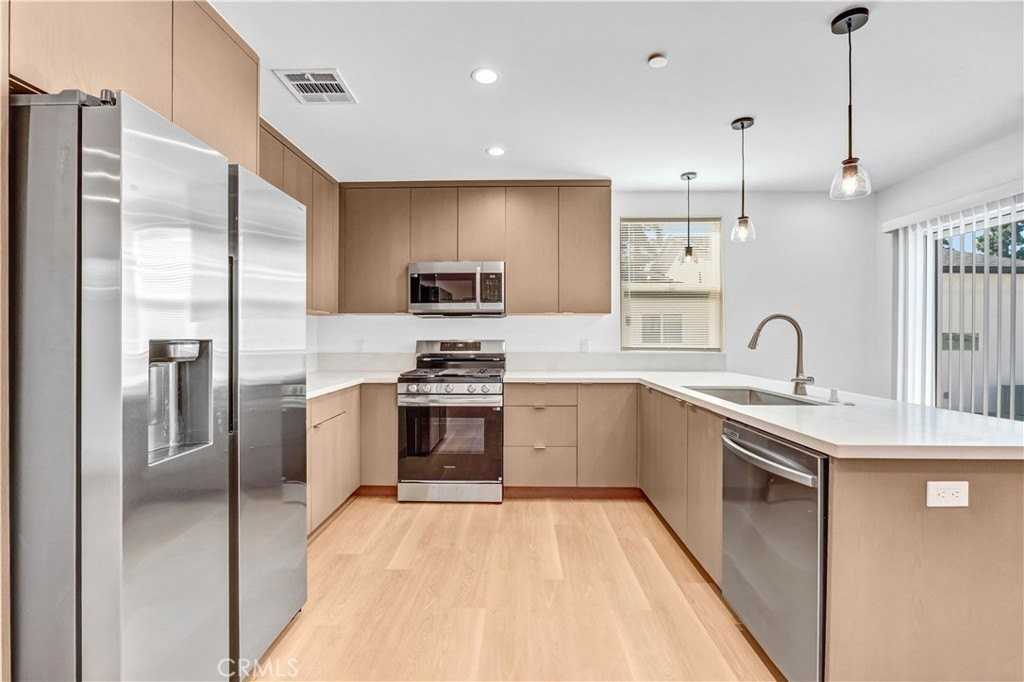 18221 Chatsworth St #A - Photo 5 of 26