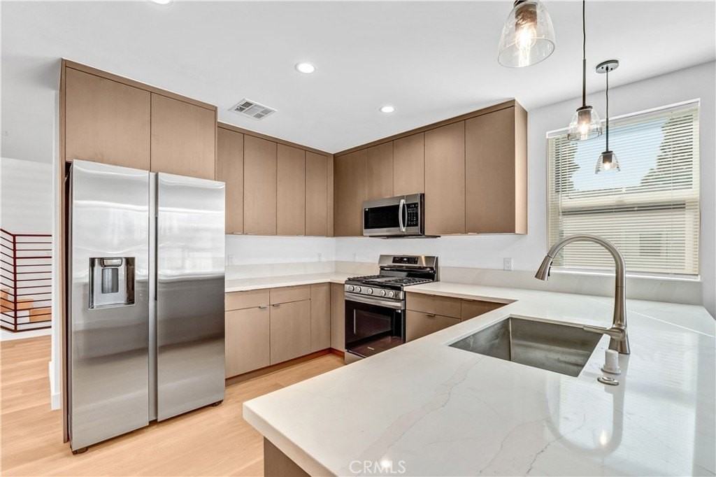 18221 Chatsworth St #A - Photo 6 of 26