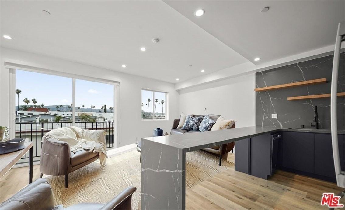 849 N Mariposa Ave #1-2 - Photo 2 of 13