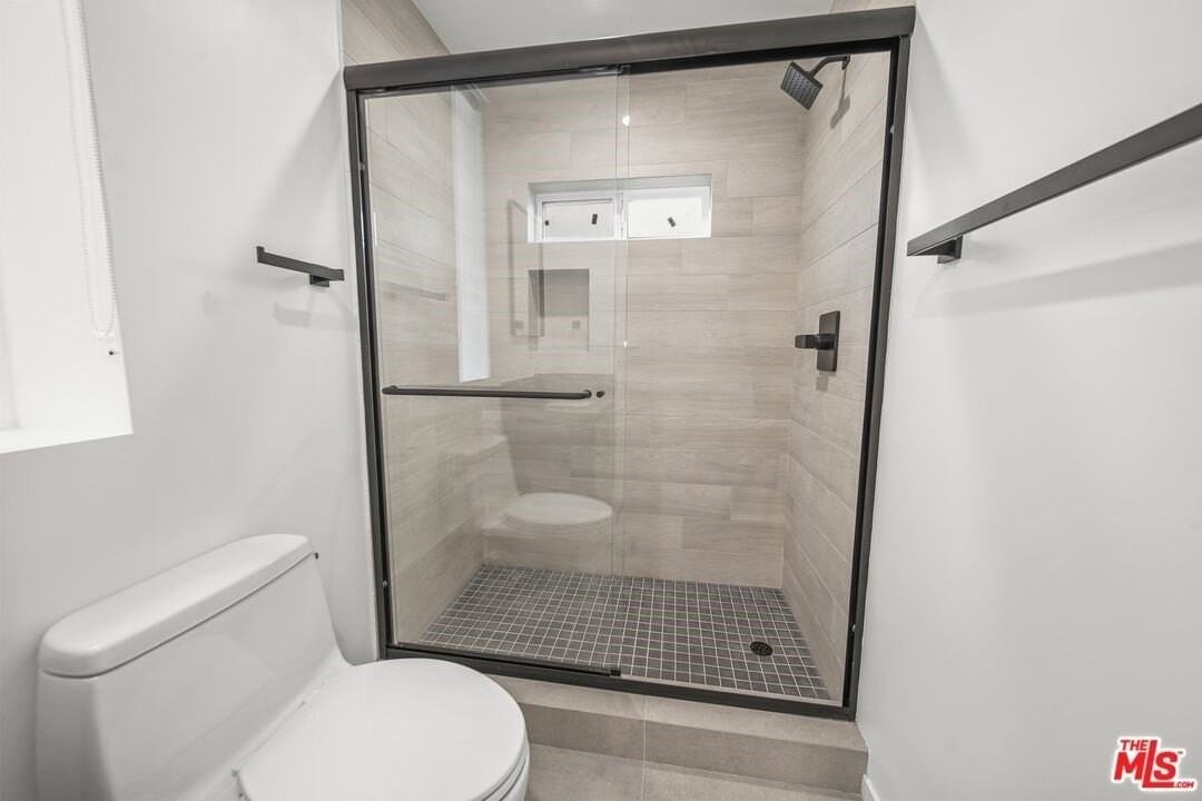 849 N Mariposa Ave #1-2 - Photo 6 of 13