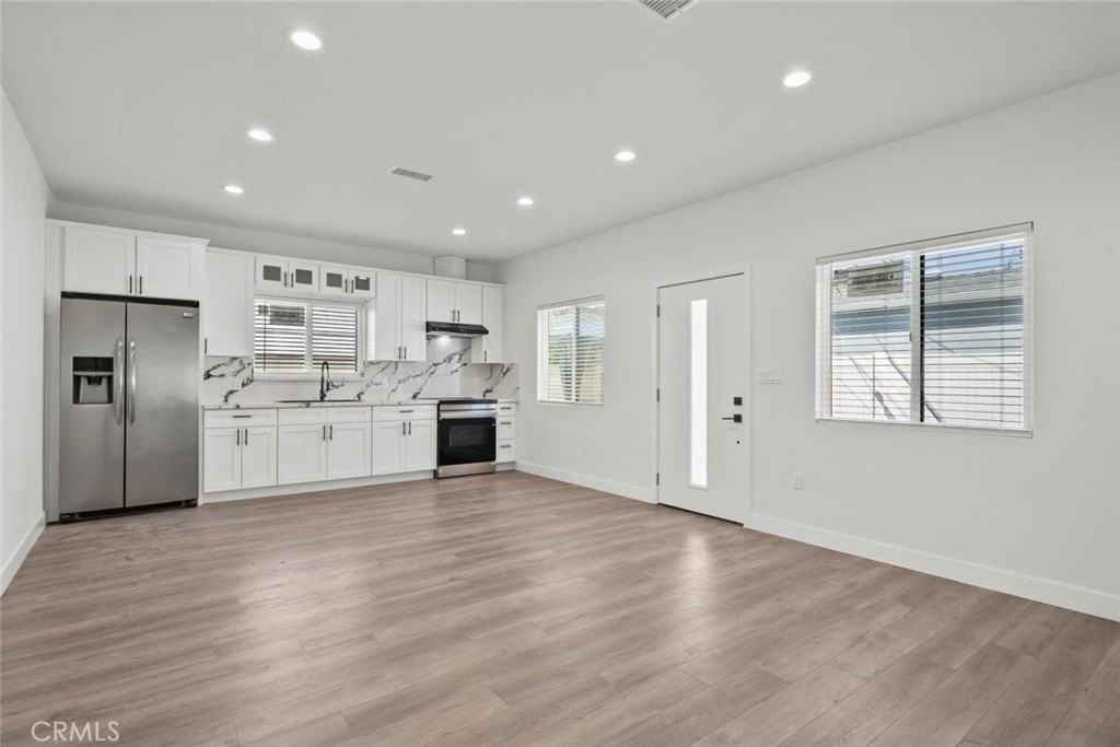 8443 Colbath Ave - Photo 6 of 20