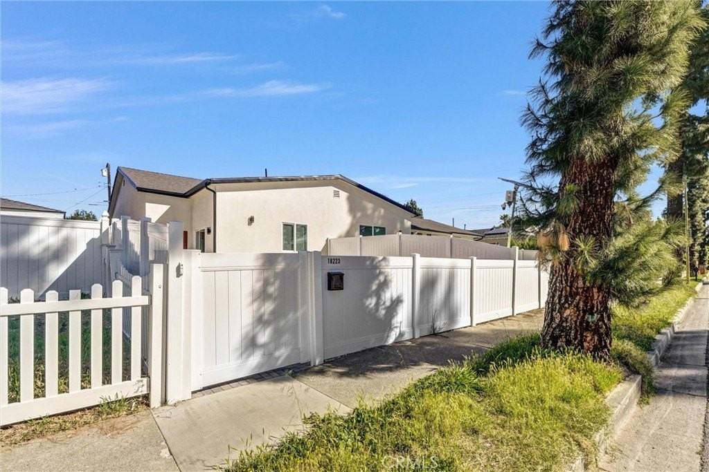 18223 Chatsworth St - Photo 2 of 19