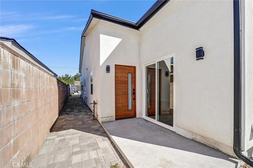 18223 Chatsworth St - Photo 3 of 19