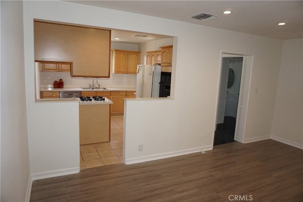 7633 Enfield Ave - Photo 4 of 21