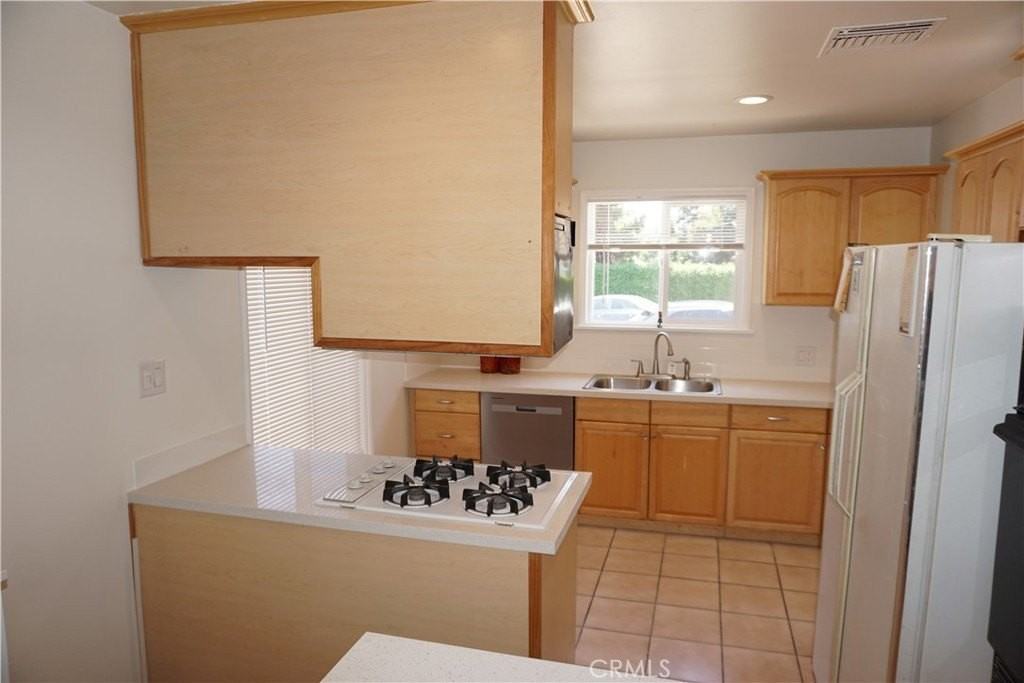 7633 Enfield Ave - Photo 7 of 21