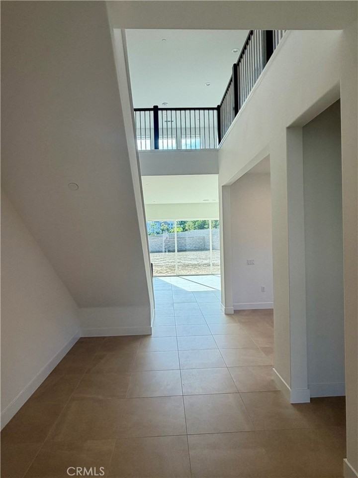 101 Chapman - Photo 4 of 42