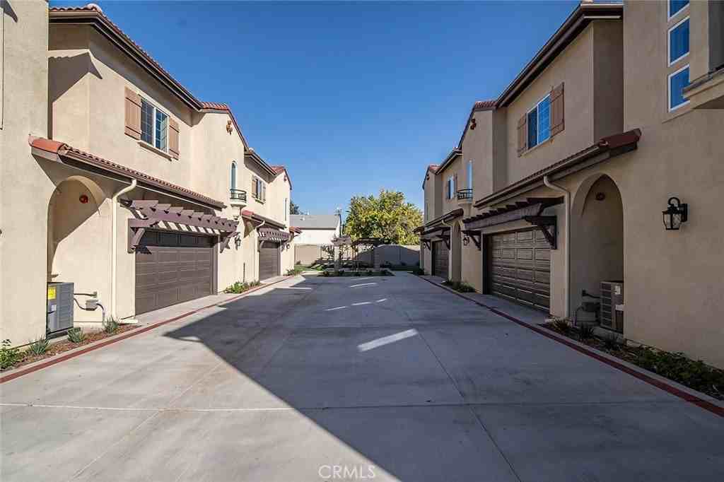 961 E Phillips Blvd #01 - Photo 4 of 14