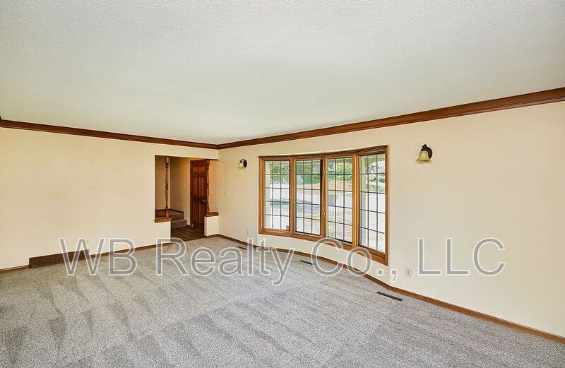 2101 Pleasant St - Photo 2 of 30