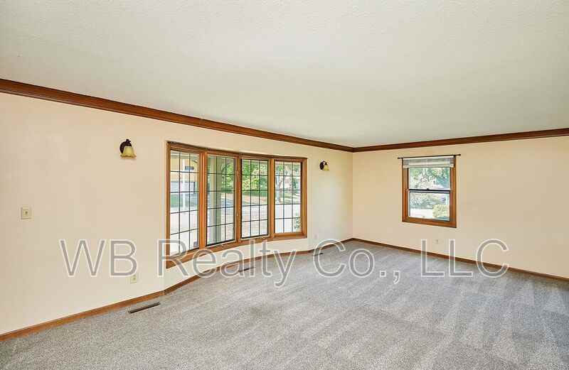 2101 Pleasant St - Photo 3 of 30