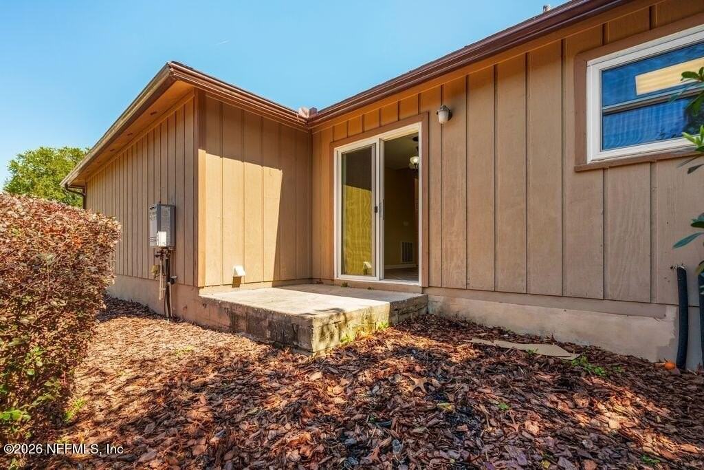 8066 Le Havre Dr N - Photo 7 of 29