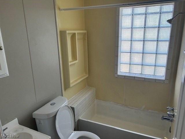 1736 Spring Ave Ne - Photo 3 of 7