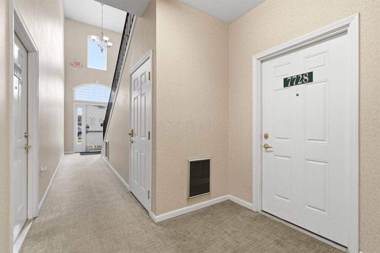 7728 Essex Gate Dr S - Photo 3 of 41