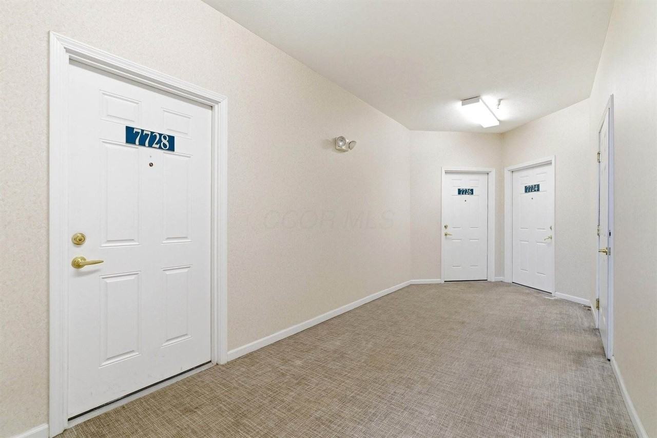 7728 Essex Gate Dr S - Photo 4 of 41