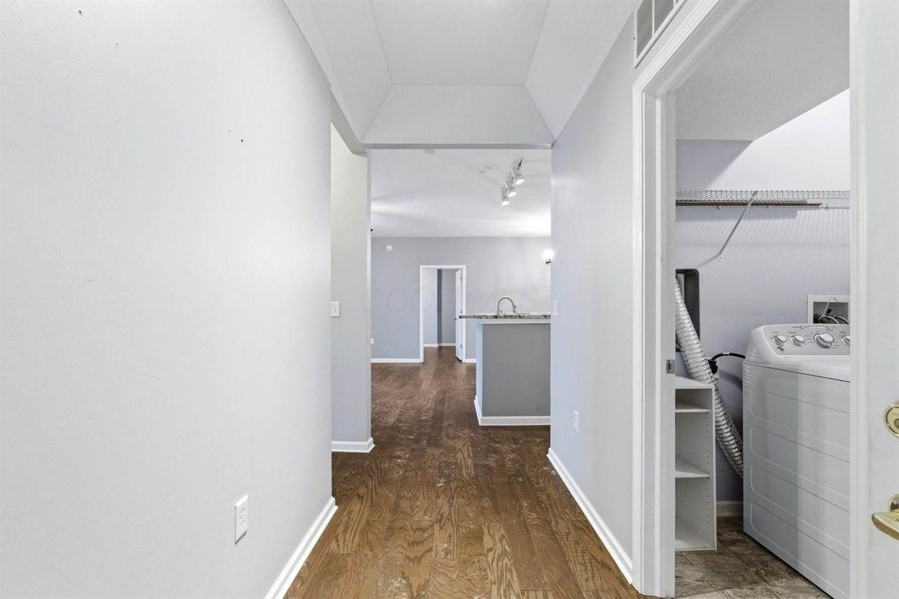 7728 Essex Gate Dr S - Photo 6 of 41