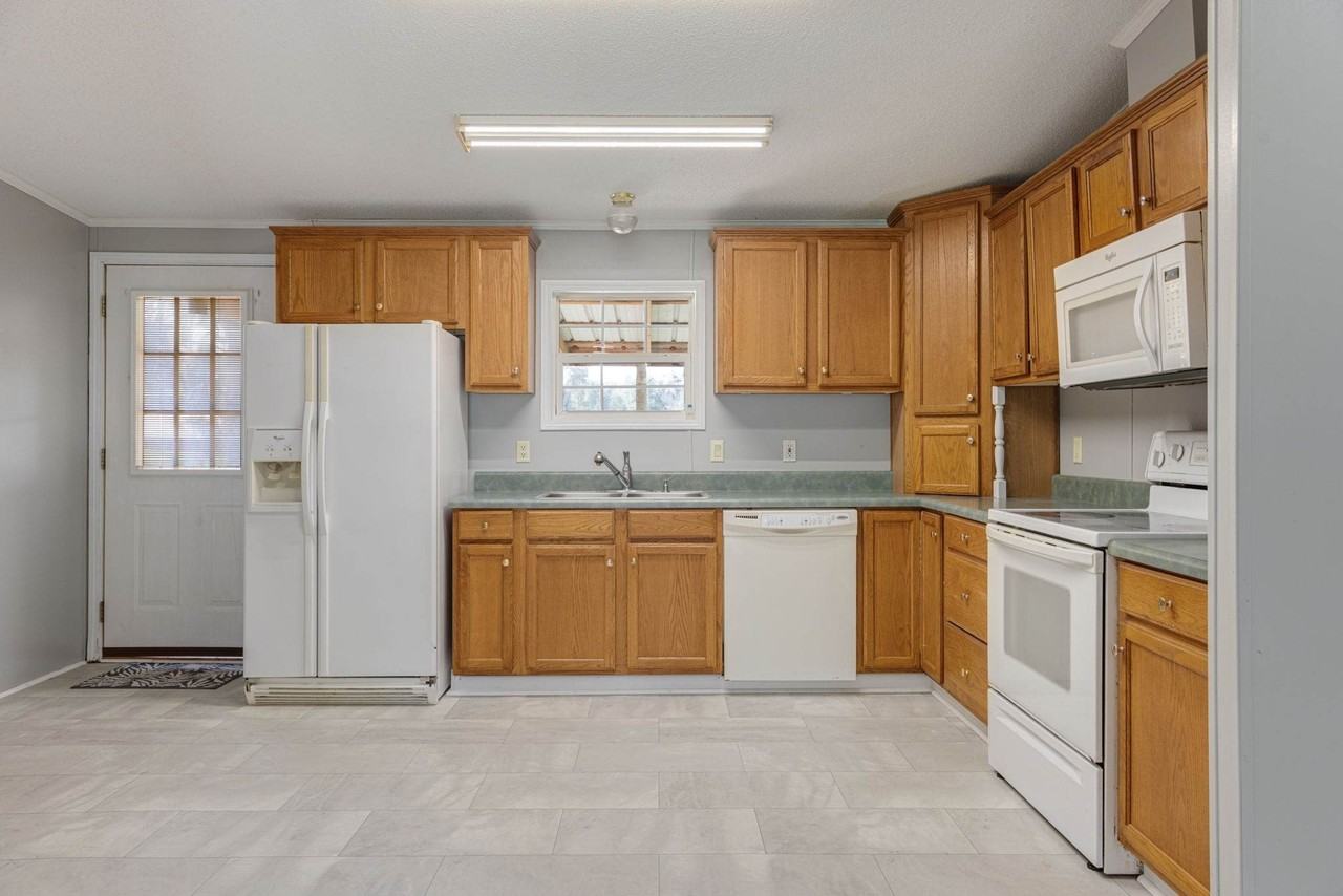 113 Simon Latour Rd - Photo 4 of 20