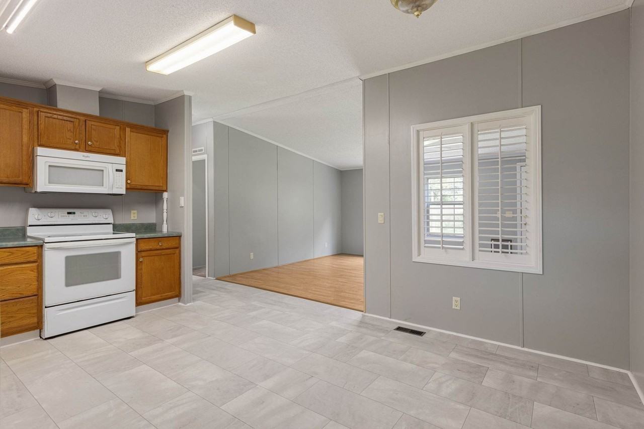 113 Simon Latour Rd - Photo 5 of 20