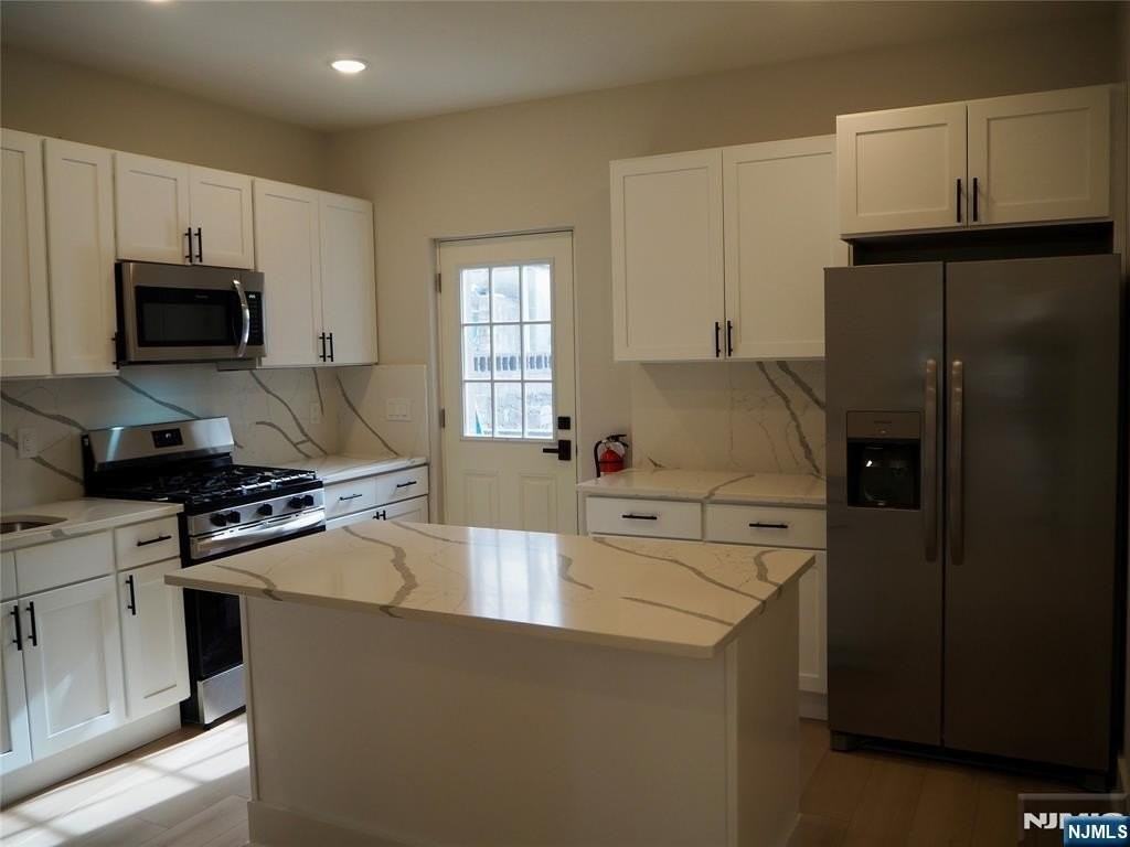 1205 Hillside Pl - Photo 2 of 21