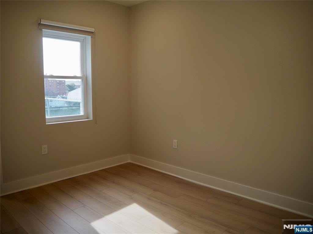 1205 Hillside Pl - Photo 5 of 21