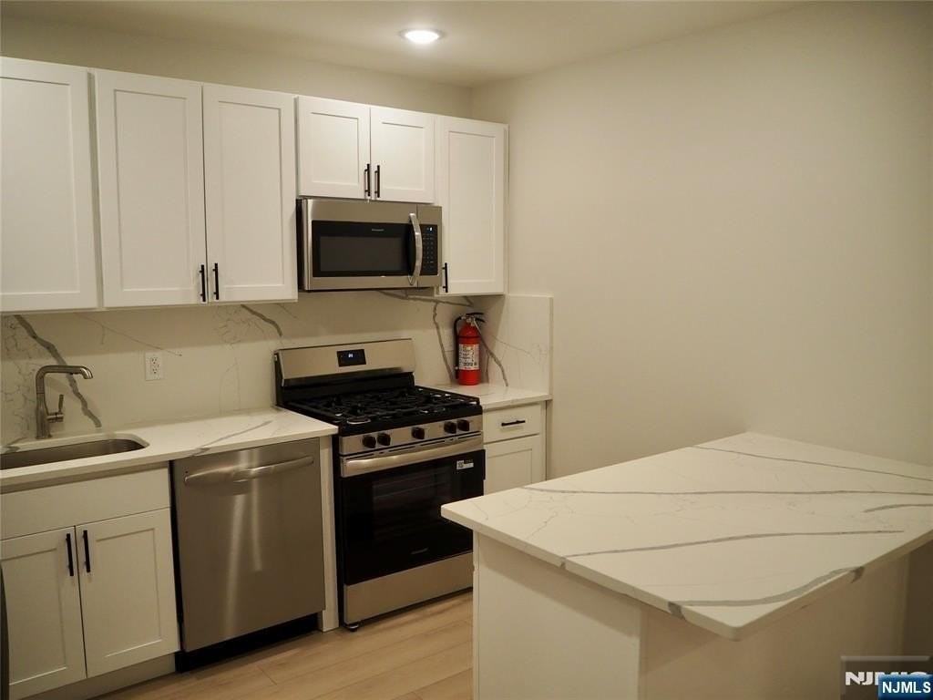 1205 Hillside Pl - Photo 2 of 13