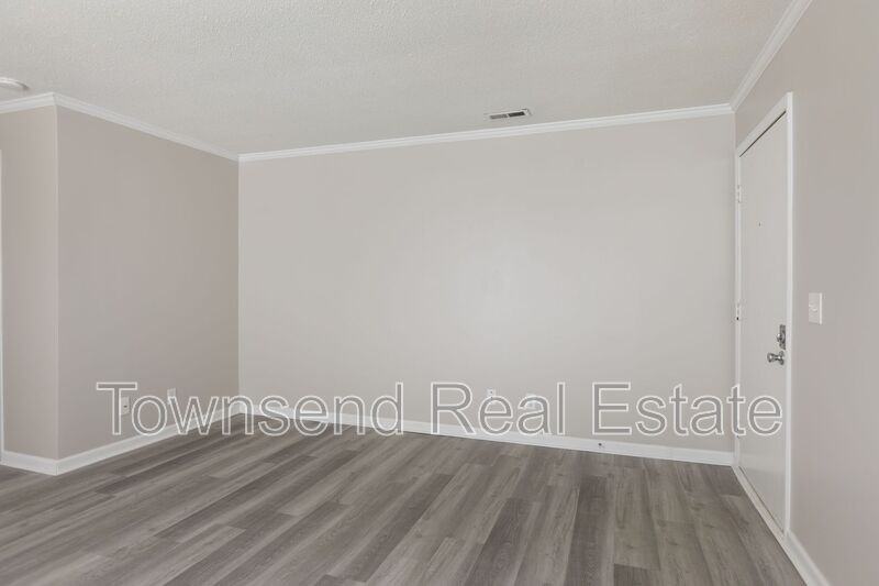 5849 - Photo 5 of 20