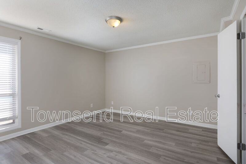 5849 - Photo 6 of 20