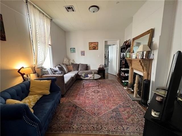 620 Webster St - Photo 3 of 9