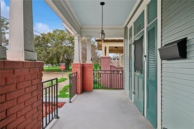 1537 Annunciation St - Photo 2 of 10