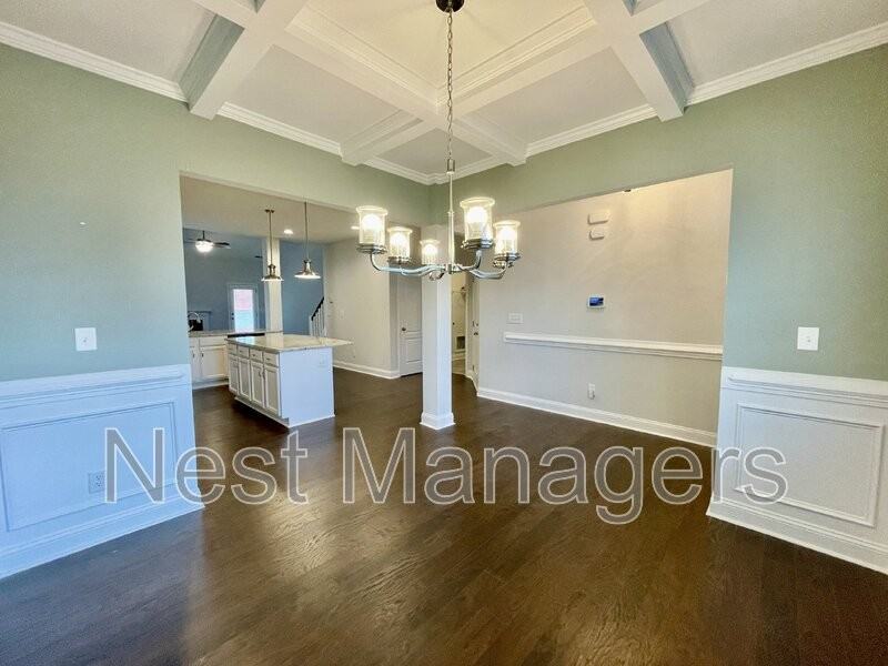 155 Cromwell Ct - Photo 3 of 33