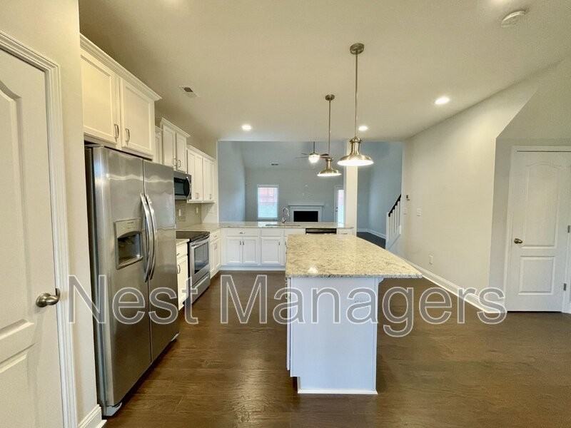 155 Cromwell Ct - Photo 4 of 33