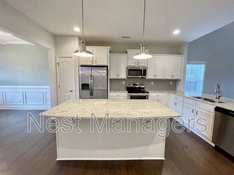 155 Cromwell Ct - Photo 5 of 33