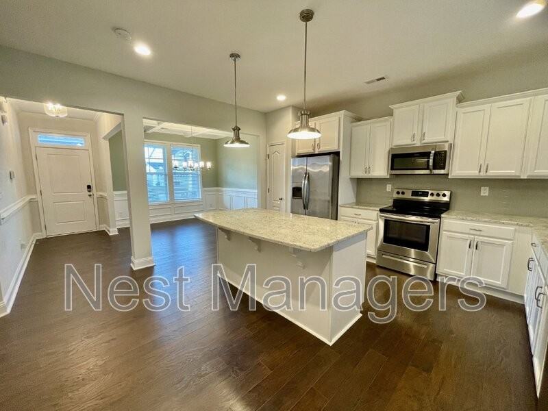 155 Cromwell Ct - Photo 6 of 33