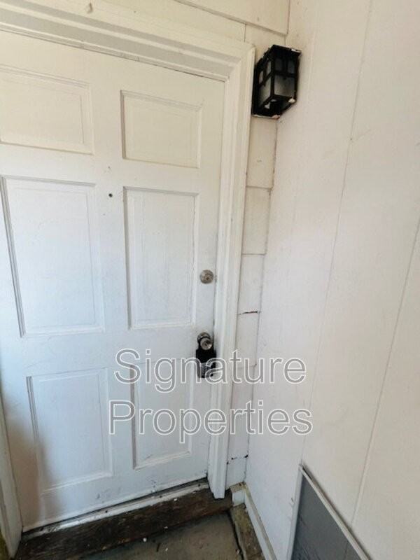 2249 Dellrose Dr #B - Photo 3 of 32