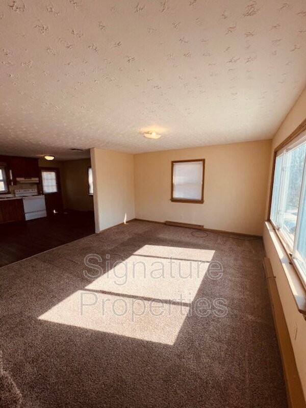 2249 Dellrose Dr #B - Photo 4 of 32