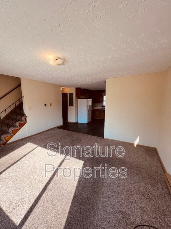 2249 Dellrose Dr #B - Photo 5 of 32