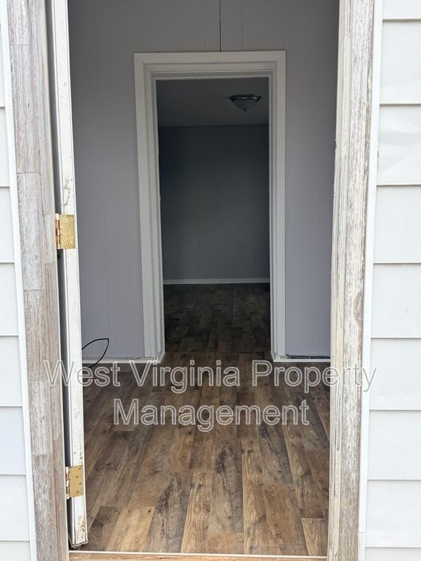 304 N 3rd St - Photo 4 of 10