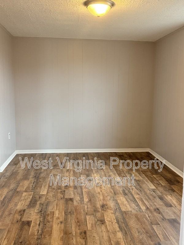 304 N 3rd St - Photo 5 of 10