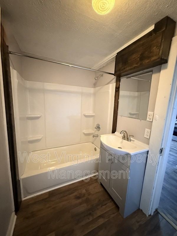 304 N 3rd St - Photo 7 of 10